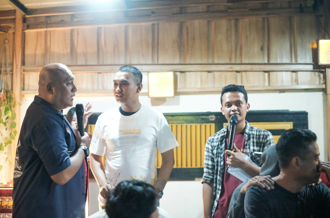 charismatic leader speaking to team